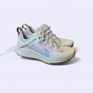 Nike Women's Cream and Blue Running Shoes